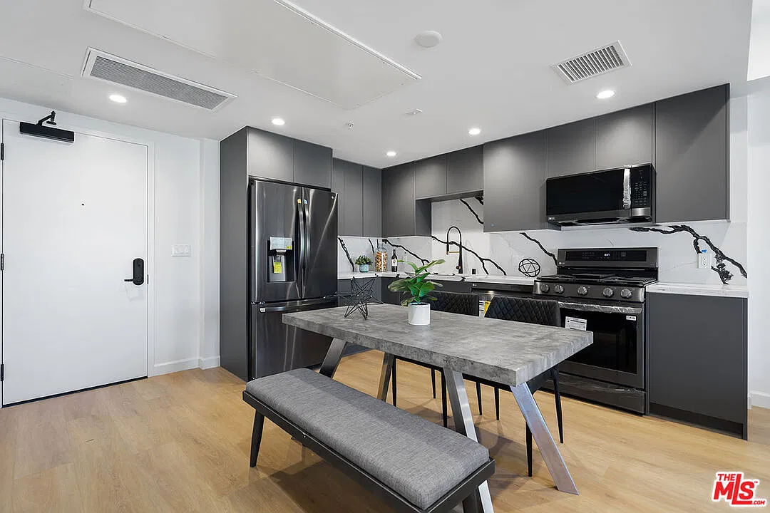 2 bed, 2.0 bath, 1063 sqft, $676 — Photo 3
