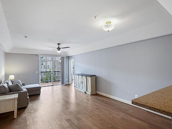 5th image of 8606 Wintergreen Ct Unit 301