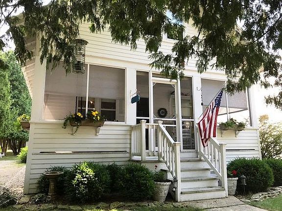 2nd image of 3041 Church St