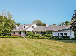 5 Smoke Rise Rdg, Newtown, CT 06470