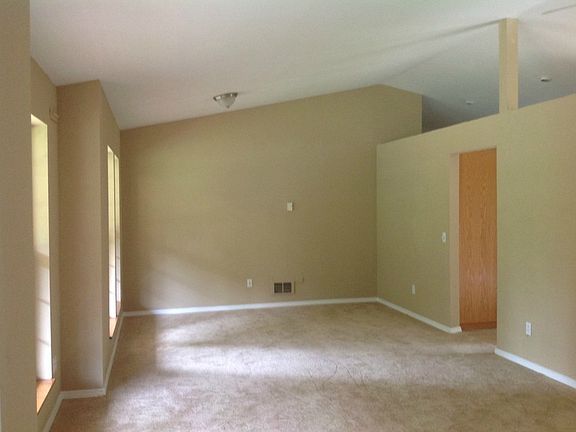 2nd image of 417 Wandering Ln