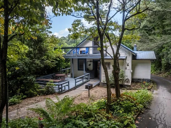 24 Welders Ln, Sylva, NC 28779