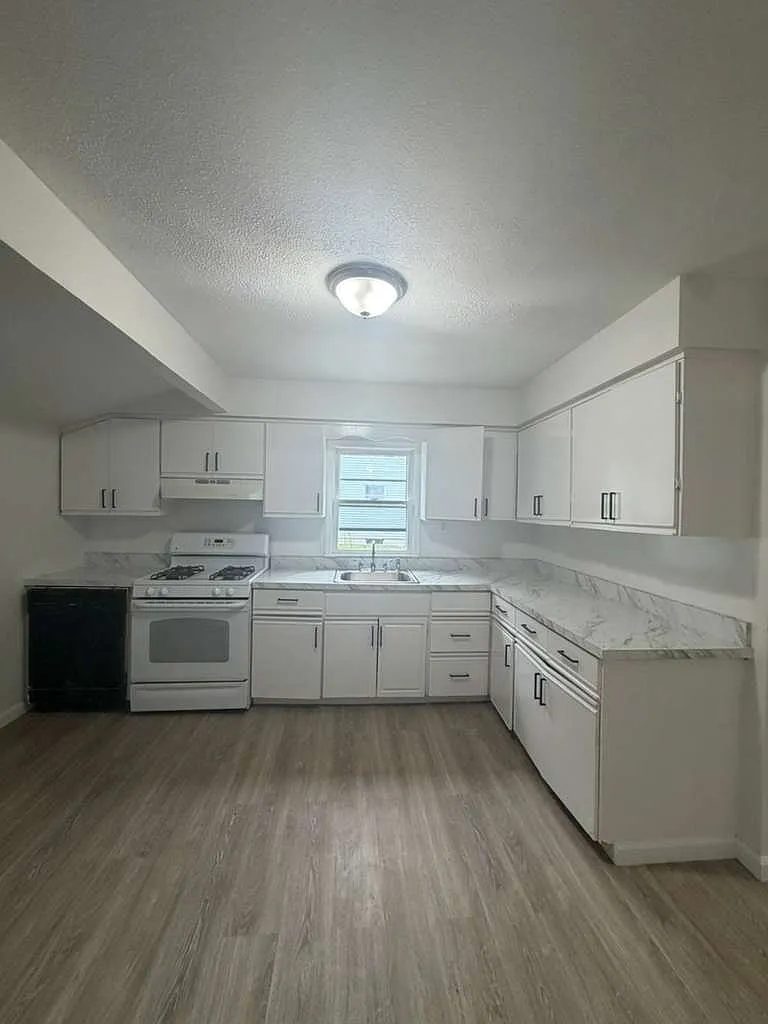 3 bed, 1116 sqft, $2,800 — Photo 4