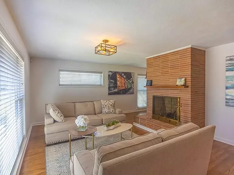614 Camellia St NE — Photo 7