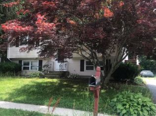 9 Oxbow Dr, Willimantic, CT 06226