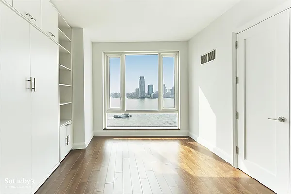 Rented by Sotheby's International Realty | media 33