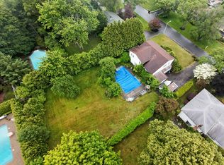 8 Macintosh Ln, Monsey, NY 10952