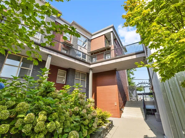 555 Franklyn St #305, Nanaimo, BC V9R 2X9