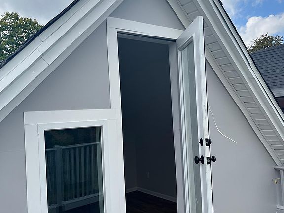 4th image of 391 Forest Ave #3