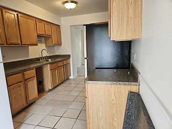 4th image of 863 White Oak Ln