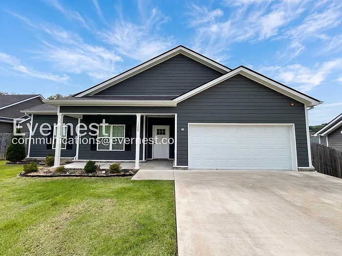 1206 Trestle Dr — Photo 2