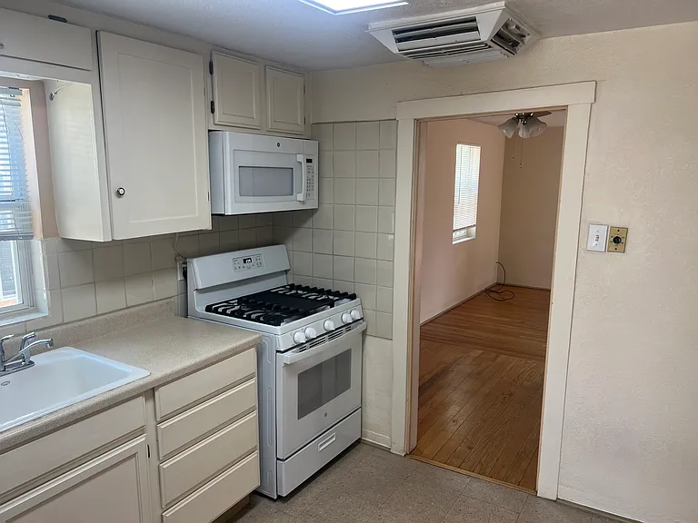 403 Columbia Dr SE — Photo 22