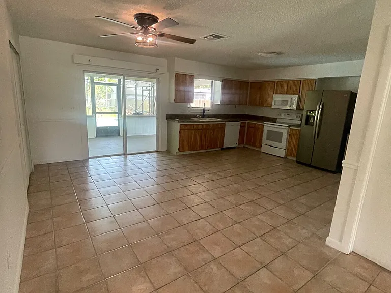 107 Montana Ave — Photo 5