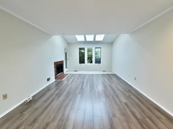 781 Spinnaker Court image 1 of 22