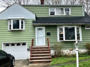 7 Willow St, Bergenfield, NJ