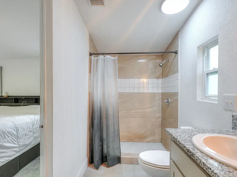 12552 Farmettes Rd — Photo 7