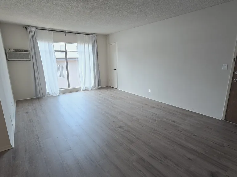 526 S Saint Andrews Pl #28 — Photo 10