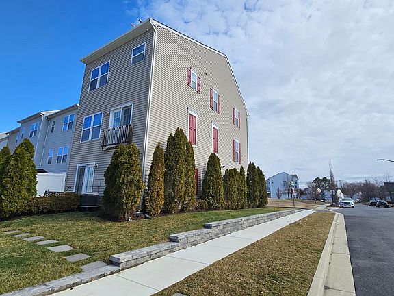5th image of 401 Crowberry Cir