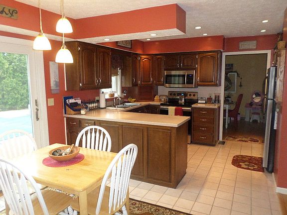 5th image of 2125 Westminster Dr