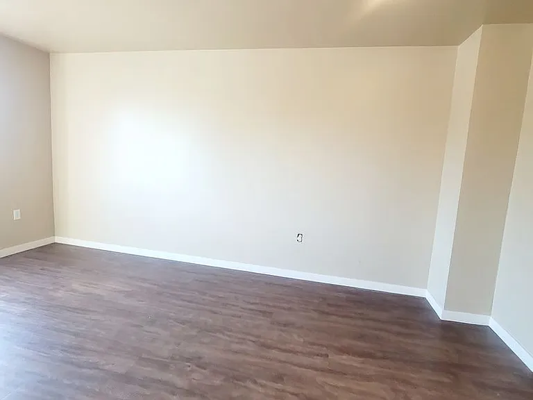 Avalon West Apartments — Photo 9