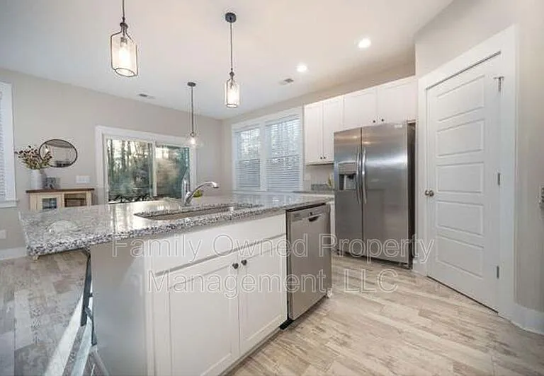 225 Whirlaway Dr — Photo 3