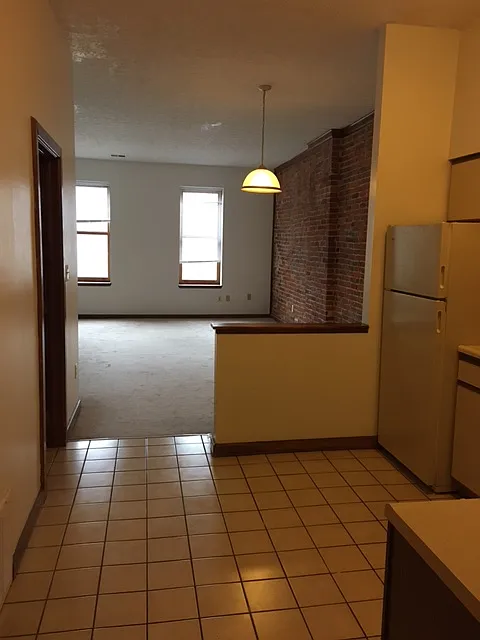 Building Photo - 687 N High St #G2