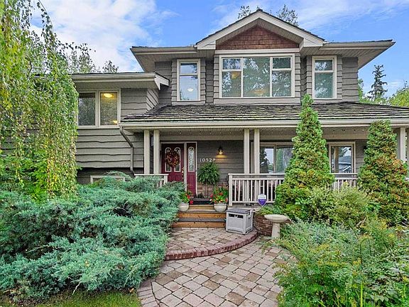 2nd image of 10528 W Mapleridge Cres SE