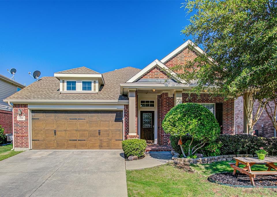 1st image of 1916 Highland Oaks Dr