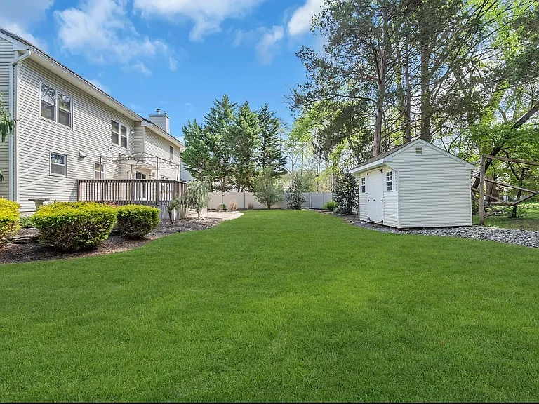 1 Edinburgh Ct — Photo 31