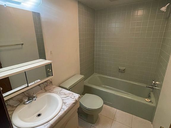 5th image of 815 Charles St #19