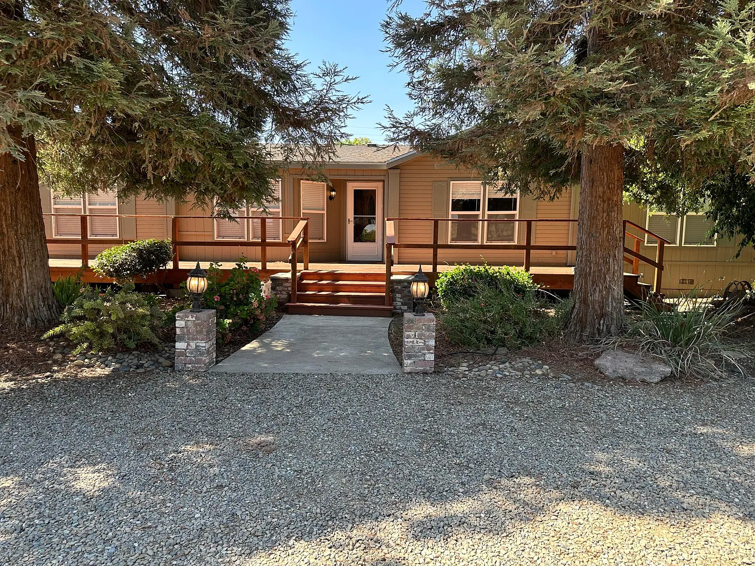 1654 Cherry Ave photo 1