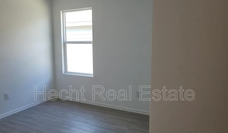9137 Navarro Vis — Photo 20
