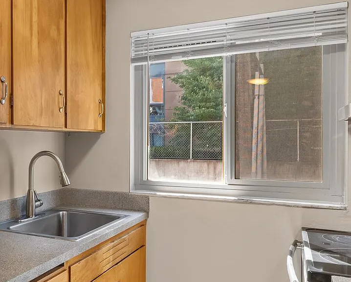 Shuksan Apartments — Photo 6