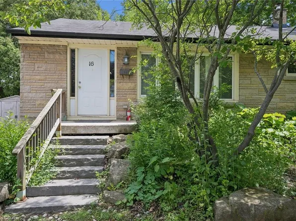 16 Beaucourt Pl, Hamilton, ON L8S 2P7