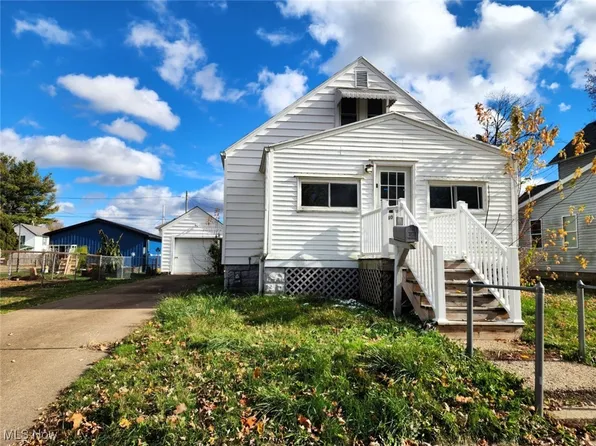 808 8th St SW, Massillon, OH 44647