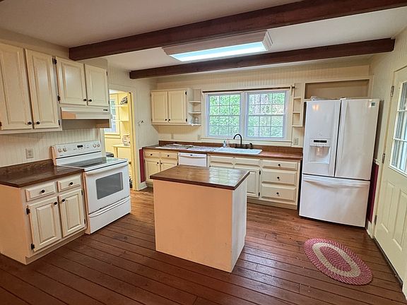 2nd image of 200 Meadovista Dr