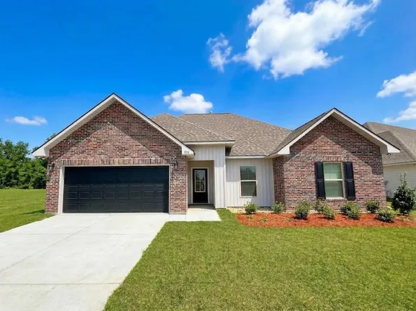 926 Meadow Crossing Dr, Gonzales, LA 70737