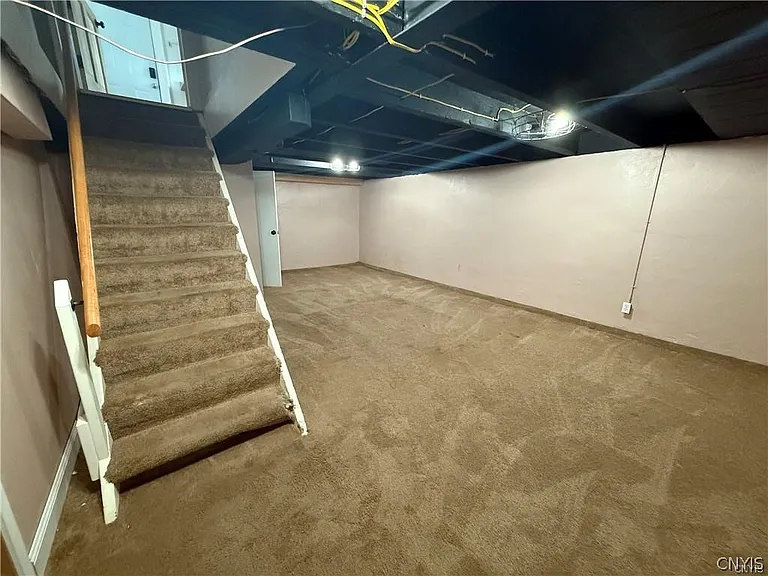 221 Thompson Blvd — Photo 6