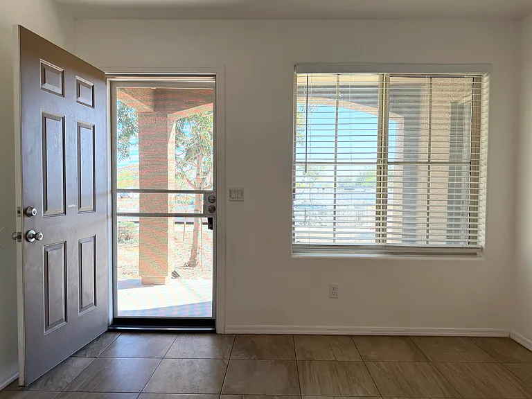 10402 N 9th Ave #A — Photo 15