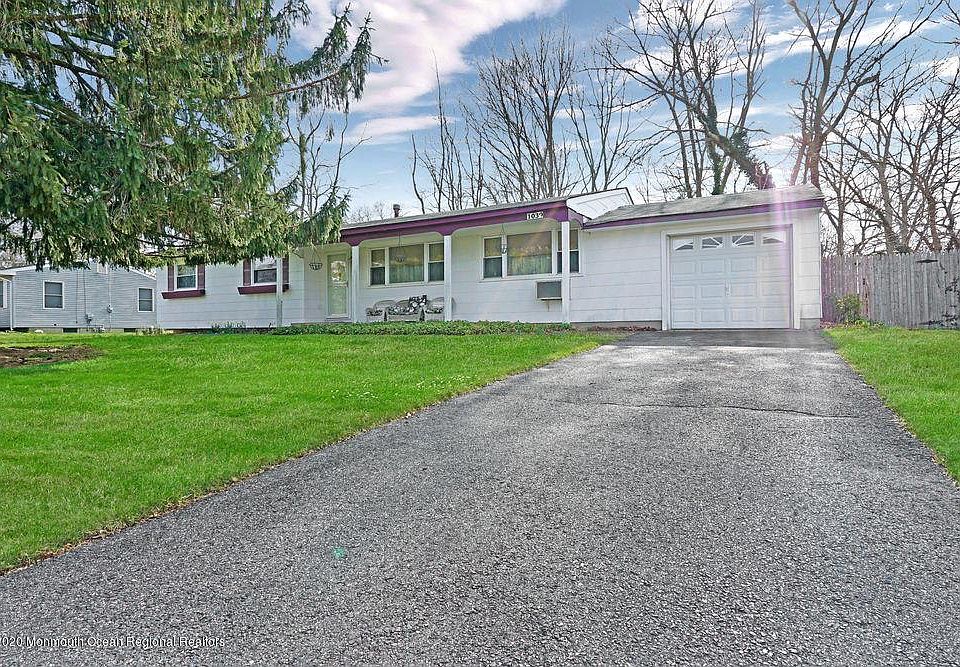 1st image of 1039 Crystal Dr