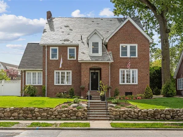 640 Elmgrove Ave, Providence, RI 02906