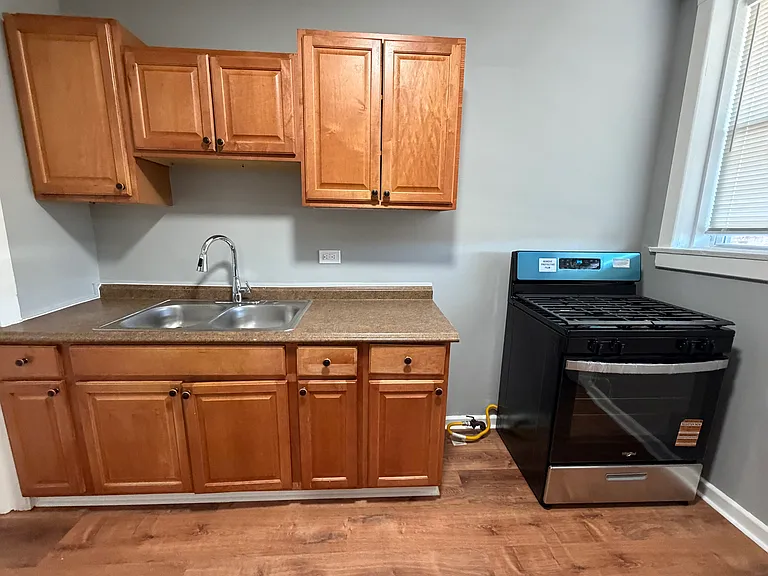 7026 S Clyde Ave #3S — Photo 4