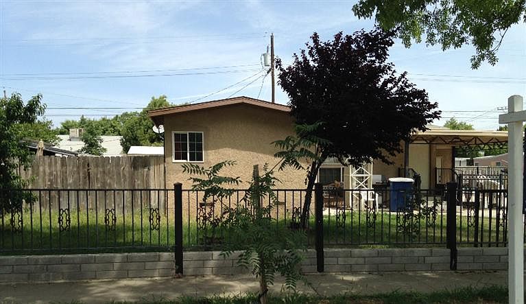 2nd image of 1406 W Pontiac Way