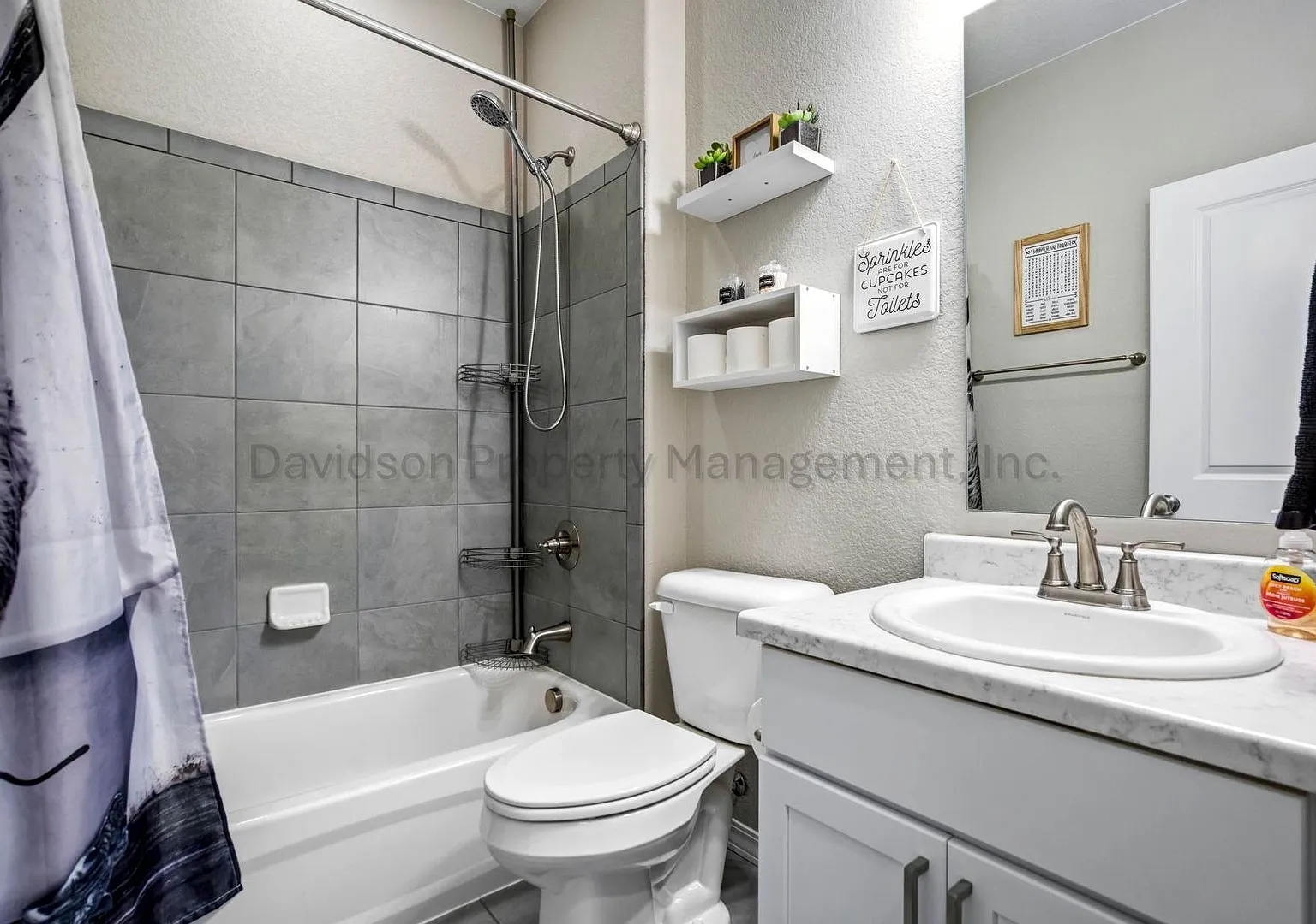 Stunning 4 Bedroom House in Northeast Colorado Springs — Photo 3