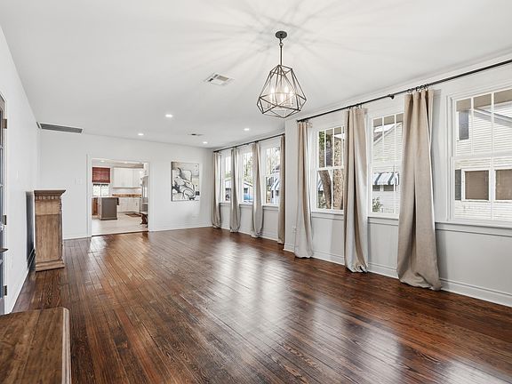 4th image of 1050 Jackson St