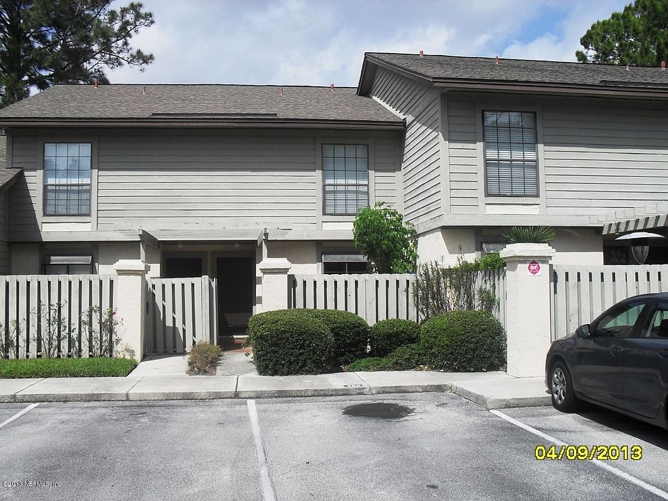 1st image of 208 Cranes Lake Dr