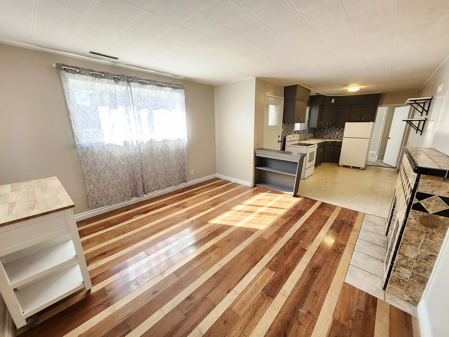 420 54 Avenue SW — Photo 3