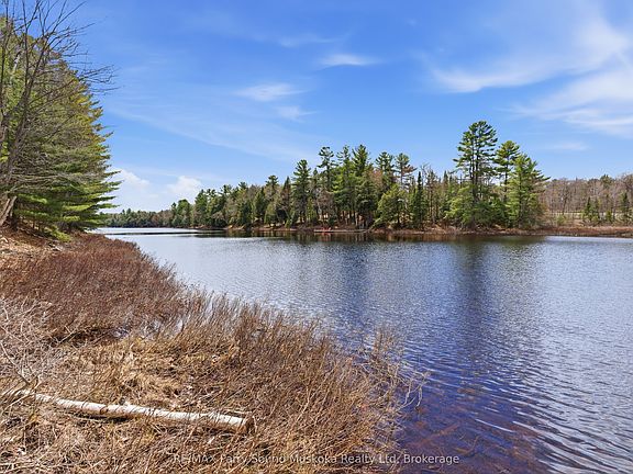 4th image of 25 Lake Ridge Rd
