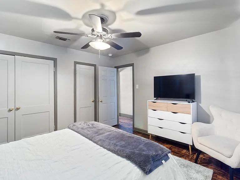 102 Moss St — Photo 18