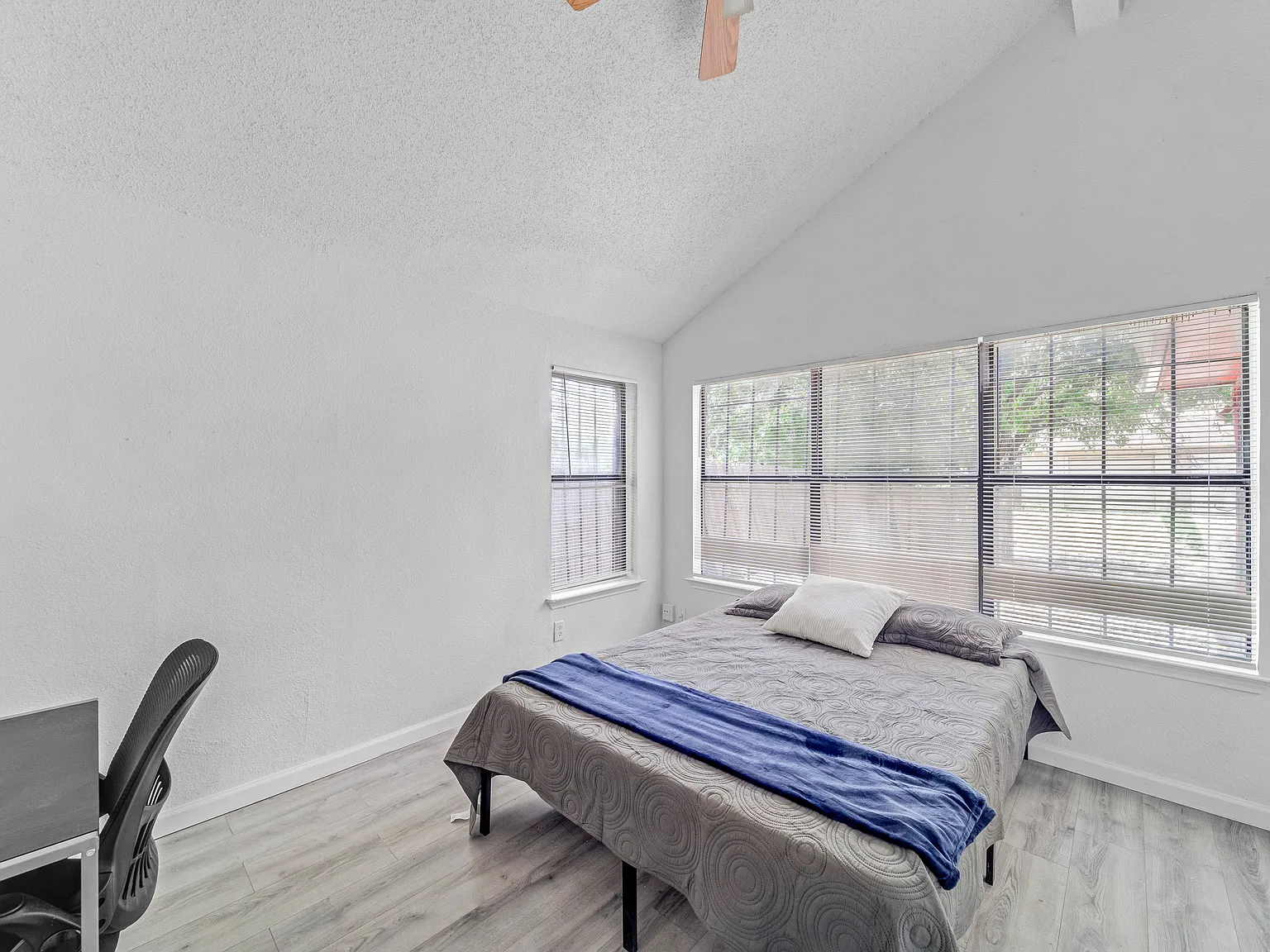 4 bed, 2.0 bath, 1268 sqft, $789 — Photo 1